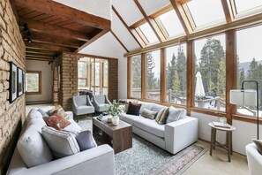 House | 3 bedrooms - Treehouse by Avantstay Secluded Mountain Cabin w Views Hot Tub Treehouse (Breckenridge)