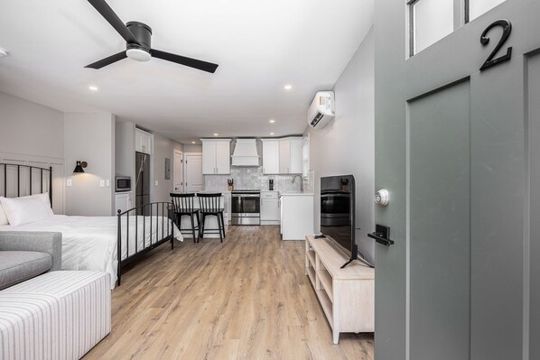 Apartment - The Nomad 64-person Hillsboro Village Retreat Studio 1BR Spaces (Nashville)