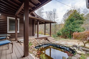 5 bedrooms - Artful Craftsman Hot Tub Firepit and Pond Gatlinburg National Parks (Gatlinburg)