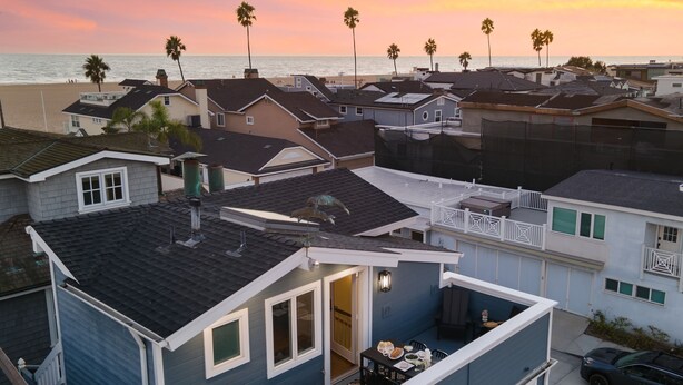 House - Twin Dolphins by Avantstay Steps to Beach Deck (Newport Beach)