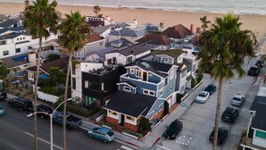 House - Twin Dolphins by Avantstay Steps to Beach Deck (Newport Beach)