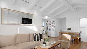 House - Twin Dolphins by Avantstay Steps to Beach Deck (Newport Beach)