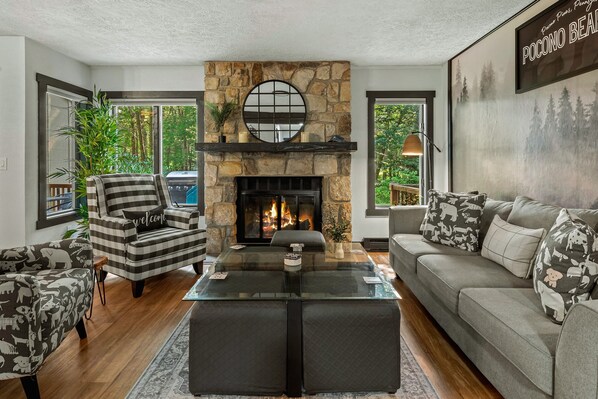 House - Pocono Bear Den by Avantstay Stylish Modern Deck w Grill Outdoor Dining (Pocono Pines)