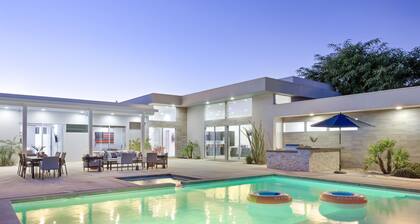 Polo Villa 9 by Avantstay Backyard w Putting Green Pool Spa 5 BDR 260312