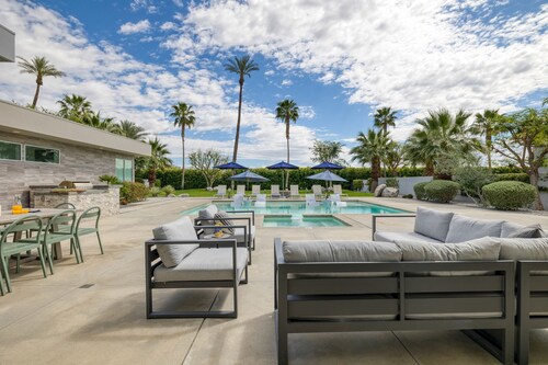 Polo Villa 9 by Avantstay Backyard w Putting Green Pool Spa 5 BDR 260312