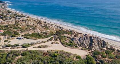 Stone Lagoon by Avantstay Steps to the Beach Backyard Oasis