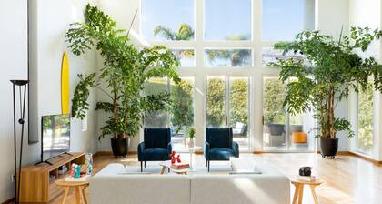 Beachcomber by Avantstay Elegant Modern Estate w Pool Hot Tub Outdoor Dining