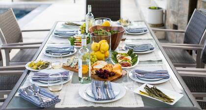 Beachcomber by Avantstay Elegant Modern Estate w Pool Hot Tub Outdoor Dining