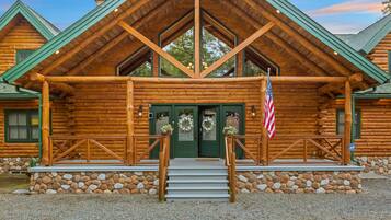 House | 5 bilik tidur