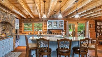 House | 5 bilik tidur