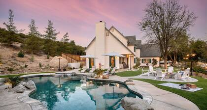 The Riesling Retreat by Avantstay Estate w Pool Hottub Putting Green Pickle Ball Court