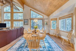 House | 4 bedrooms - Hansel by Avantstay Pool Table 5mins to Skiing (Truckee)