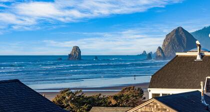 Pacific Breeze Ocean Views Steps to Cannon Beach Airy Coastal Retreat