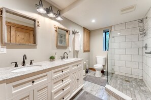 House | 4 bedrooms - Washoe Way by Avantstay Luxury Tahoe Retreat A Location w Beach Access (Tahoe City)