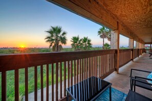 House | 2 bedrooms - Compass 17 by Avantstay Minutes to the Beach Community Pool (Corpus Christi)