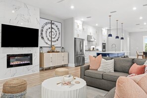 House | 5 bedrooms - Coastal Canopy by Avantstay Ocean View Pool Rooftop Seasonal Bonfires (Panama City Beach)