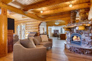 3 bedrooms - Forest Road by Avantstay Group Cabin w Hot Tub Minutes to the Lake (Big Bear Lake)