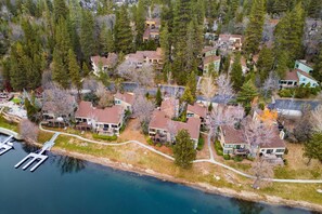 Unclassified image, 3 of 46, button - Arrowhead Lakeside Escape by Avantstay 3min Walk to Lake Private Beach Access (Lake Arrowhead)