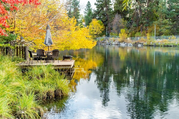 House | 2 bedrooms - Riverfront Bend by Avantstay Private Dock Kayaks Large Yard w Views Hot Tub (Bend)