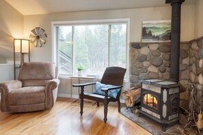 House | 4 bedrooms - River Meadows by Avantstay Near River Access to Private Boat Ramp (Bend)