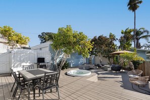 House | 2 bedrooms - Cliff View by Avantstay Hot Tub Fire Pit 1 Block From Downtown La Jolla (La Jolla)