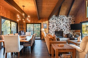 House | 3 bedrooms - Legacy Lodge by Avantstay Upper-level Retreat Deck Hot Tub (Lake Arrowhead)