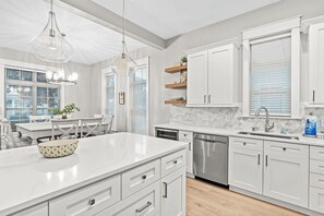 House | 4 bedrooms - Sandy Smiles by Avantstay Seagrove Walk to Beach Pool (Santa Rosa Beach)