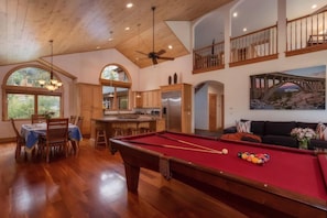 House | 4 bedrooms - Donner Ridge by Avantstay Minutes to Skiing Deck Ping Pong Pool Table (Truckee)