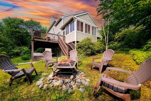 House | 5 bedrooms - The Nest at Pinecrest by Avantstay Hot Tub Spacious Deck Game Room Fire Pit (Pocono Pines)