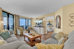 Apartment | 4 bedrooms - 402 Summerhouse by Avantstay Beachfront Condo w Community Pool Access (Isle of Palms)