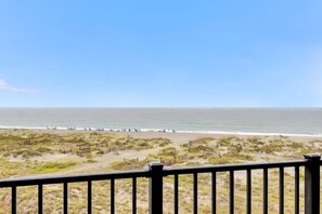 Apartment | 4 bedrooms - 402 Summerhouse by Avantstay Beachfront Condo w Community Pool Access (Isle of Palms)