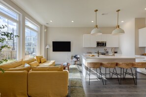 4 bedrooms - 98 Degrees by Avantstay Covered Balcony Lounge Newly Built 4bdr Home (Nashville)