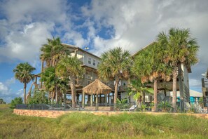 6 bedrooms - Fish Camp Buyout by Avantstay Unique 6bdr Escape Private Pool Views (Port Aransas)