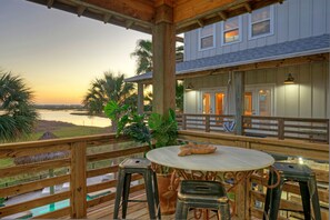 6 bedrooms - Fish Camp Buyout by Avantstay Unique 6bdr Escape Private Pool Views (Port Aransas)