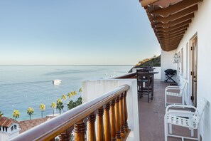 House | 2 bedrooms - Camino De Flores by Avantstay Views Pool Beach Access Community Amenities (Avalon)