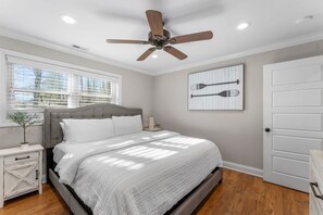 House | 4 bedrooms - Waking Up Norman Lakefront Getaway w Kayaks Fire Pit Lake Views (Sherrills Ford)