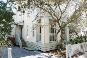 House - 30A Seaclusion by Avantstay Walk to Beach Pool (Santa Rosa Beach)