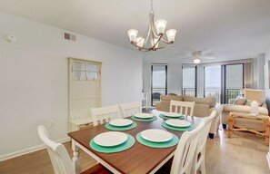 Apartment | 2 bedrooms - 322 D Shipwatch by Avantstay Community Pool Access Close to Beach (Isle of Palms)