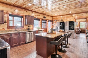 8 bedrooms - Boon by Avantstay 40-guest Luxe Smokies Retreat (Sevierville)