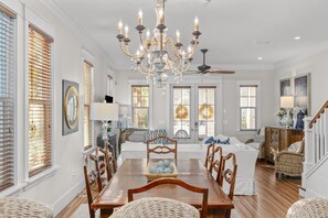 4 bedrooms - Seagrove Gardens Mins to the Beach Santa Rosa Retreat w Golf Cart A Design (Santa Rosa Beach)