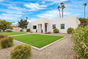 Villa | 5 bedrooms - White Agate by Avantstay Pool Playground (Scottsdale)