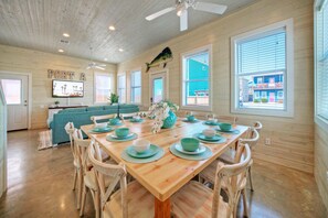 House | 4 bedrooms - Cheeky Tiki by Avantstay Pool Boardwalk View (Port Aransas)