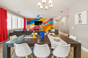 Room - Kaleidoscope by Avantstay Colorful Escape Pool (Indio)
