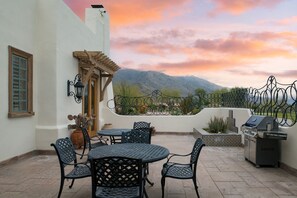 Villa - The Pond Estate by Avantstay Maximalist Designer Compound w 2 Casitas Indoor Outdoor Pools Tennis Court Gorgeous Mountain Views 12k Sqft (Palm Springs)
