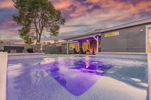 3 bedrooms - Sunsets on 11th by Avantstay Resort-style Pool Hot Tub Game Room (Phoenix)