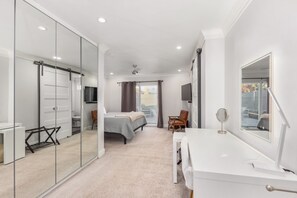 3 bedrooms - Sunsets on 11th by Avantstay Resort-style Pool Hot Tub Game Room (Phoenix)