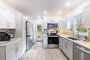 House | 2 bedrooms - Bear s Place by Avantstay Cozy Mountain Cabin in Brevard Firepit Day-trip to Asheville (Brevard)