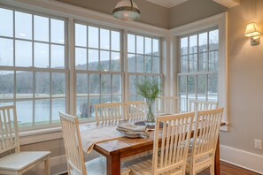 House | 9 bedrooms - Sunny Pond by Avantstay Secluded Estate w a Private Pond Gym Movie Theater (Austerlitz)