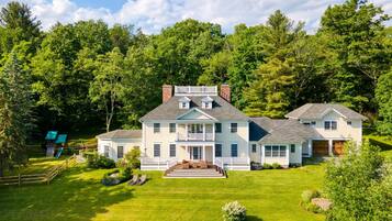 House | 9 bedrooms