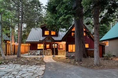 Avantstay Sugar Point 帶熱水浴缸的太浩小屋度假屋